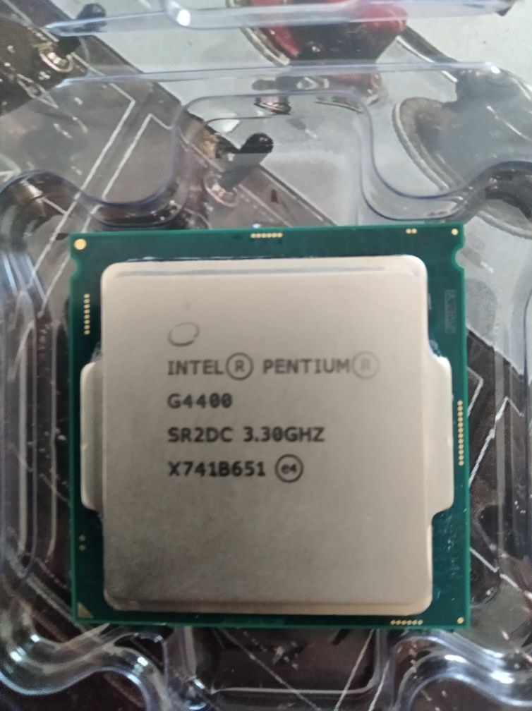Продам процессор intel G4400