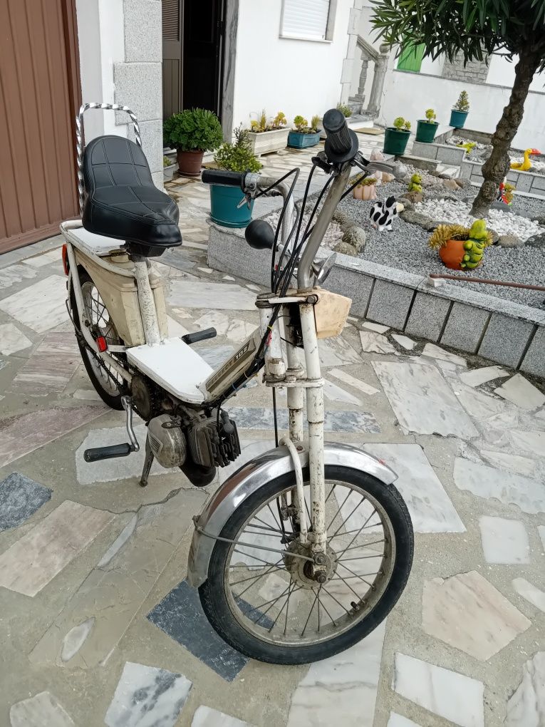 Motobilete a pedais peugeot 102