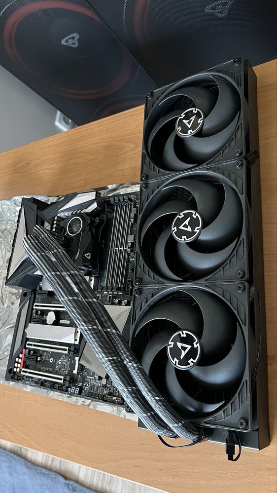 Zestaw procesor I7 9700k płyta Aorus z390 ultra chłodzenie wodne 420