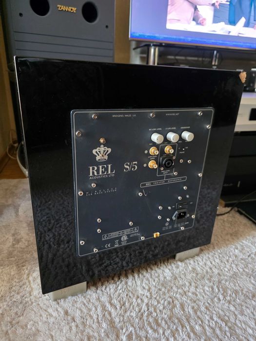 Продам сабвуфер Rel S5