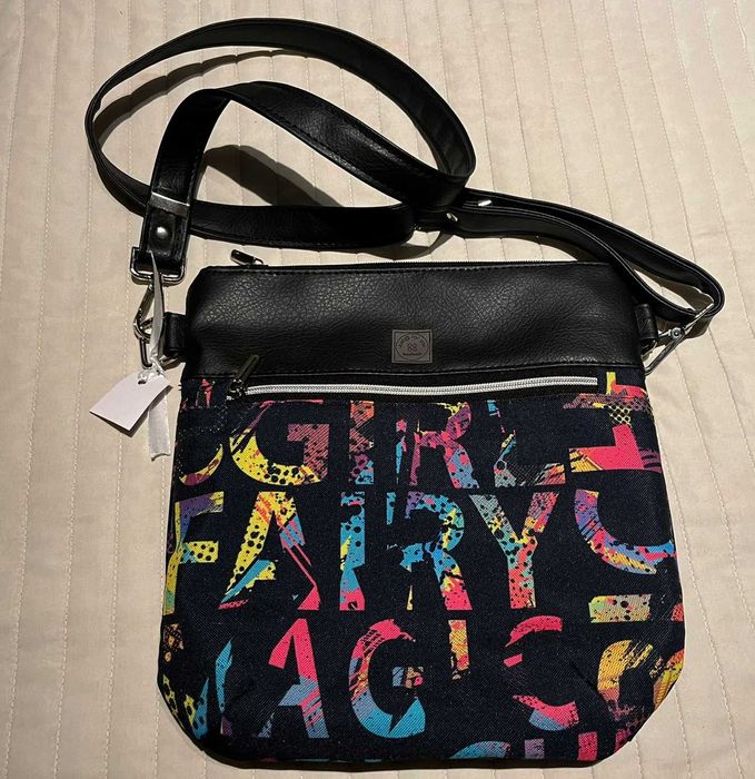 Justforyou torebka hand made czarna kolorowe napisy 3 suwaki