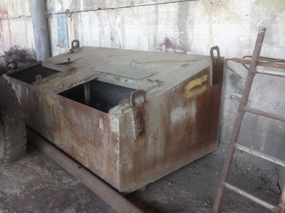 емкость на 3,8куба,ящик,бочка