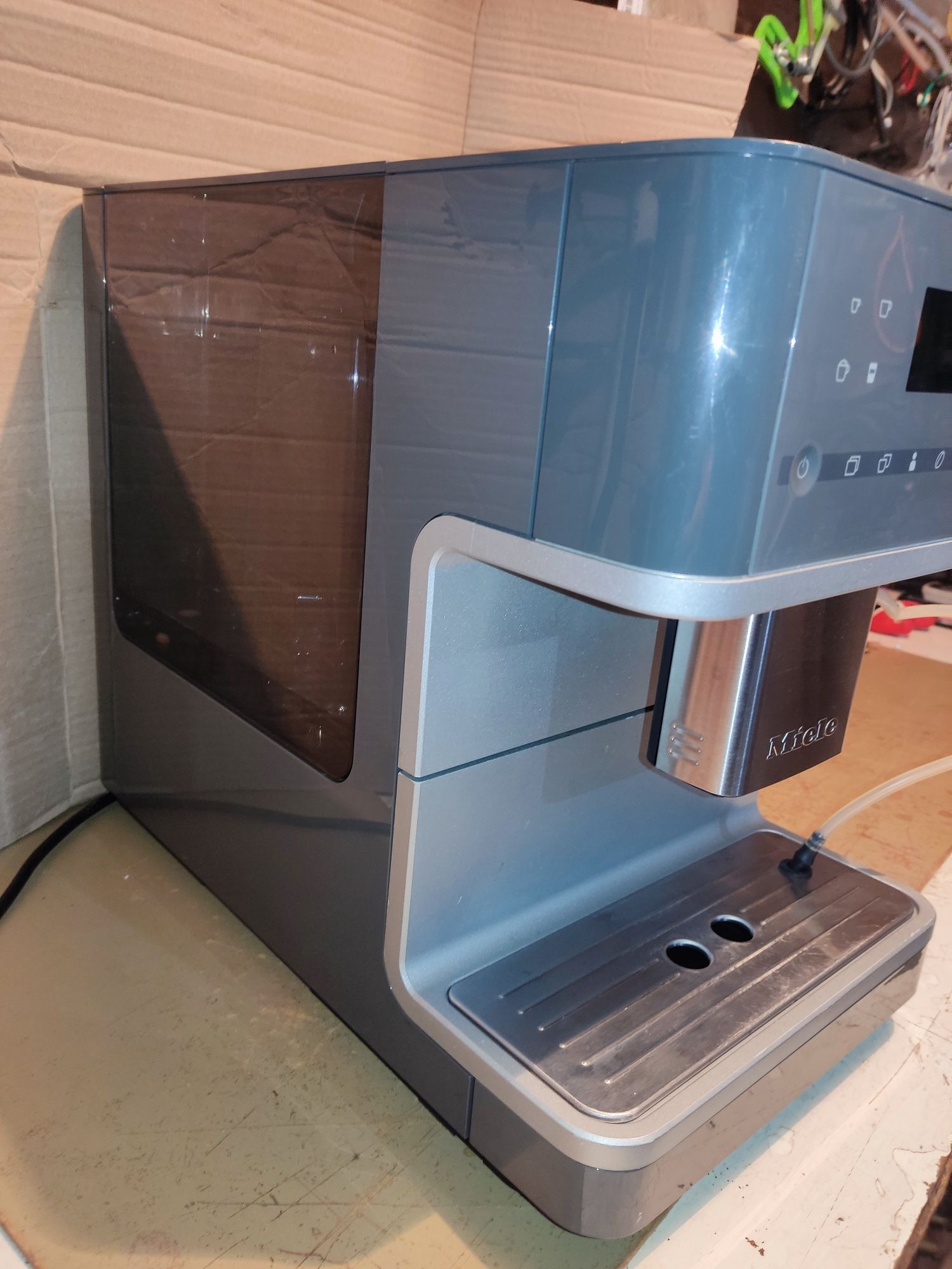 Кавоварка Miele CM6100.