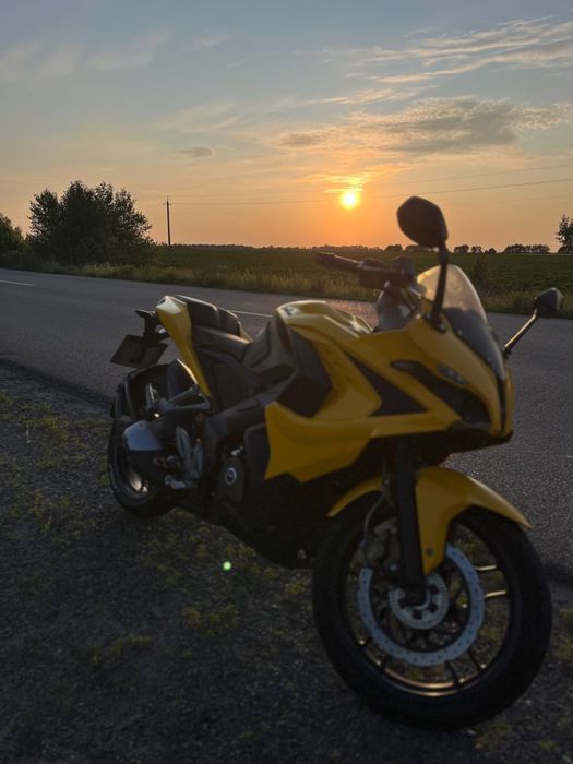 Мотоцикл Bajaj 200 rs pulsar