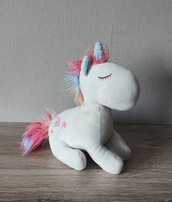 Maskotka pluszak jednorożec