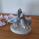 Figurka porcelanowa gołębi