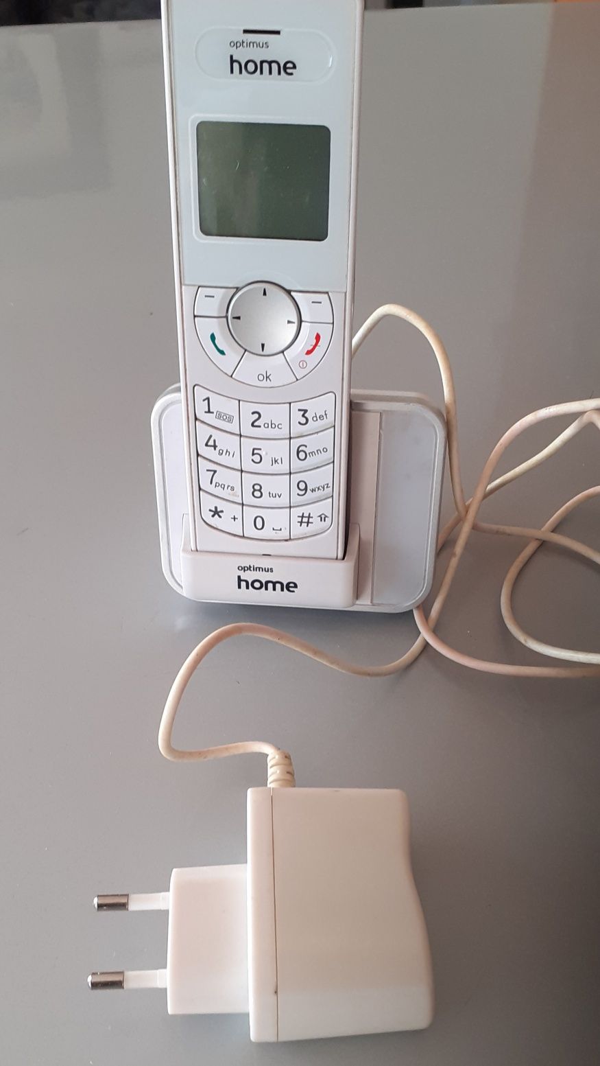 Telefone sem fios mas que necessita de cartão  de marca Optimus usado