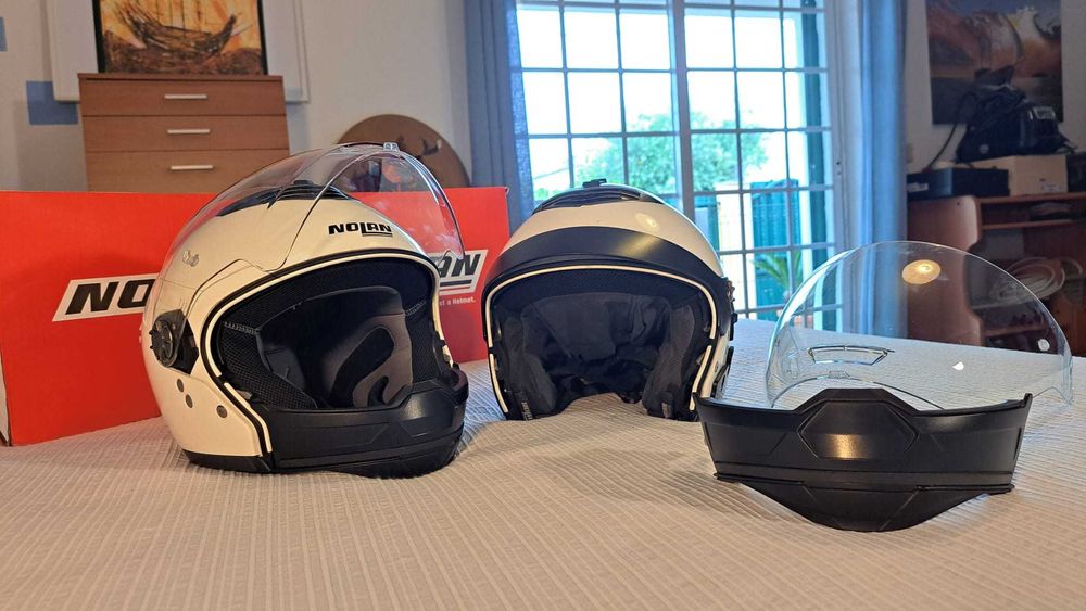 Dois capacetes de marca NOLAN N43 AIR CLASSIC