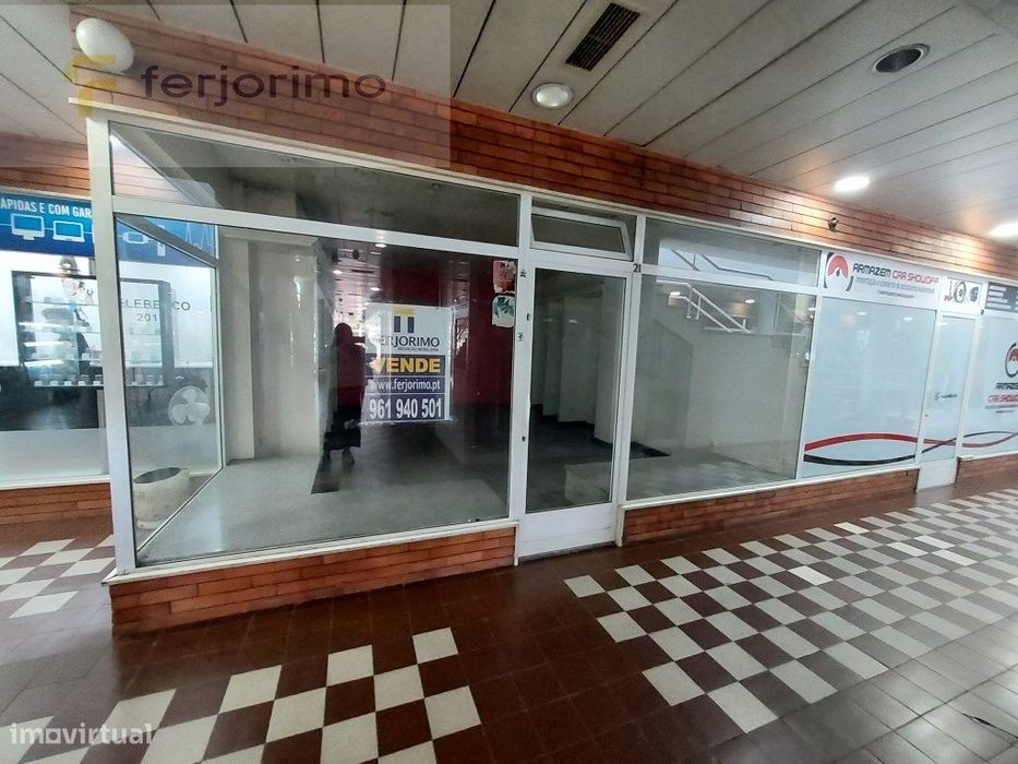 Loja - Venda Ou Arrendamento

Centro Comercial Palmeiras 

Come...