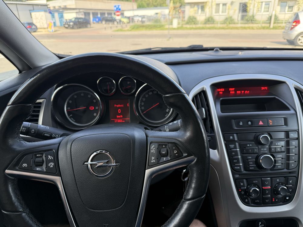 Opel Astra j LIFT 1.4 benzyna swiezo sprowadzony z Niemiec