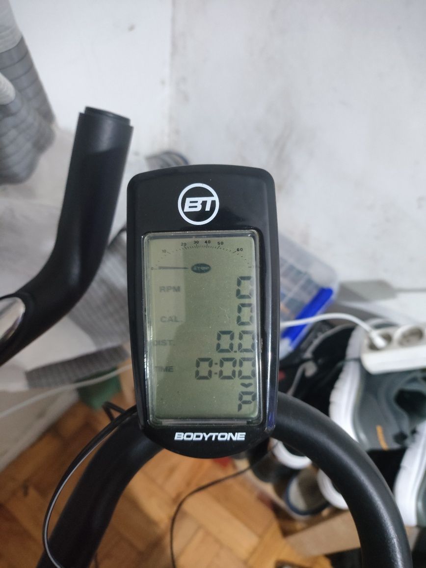 Bicicleta de spinning BODYTONE DS06