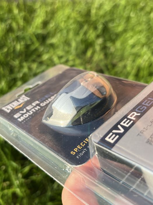 Капа боксерская EVERLAST/перчатки боксерские