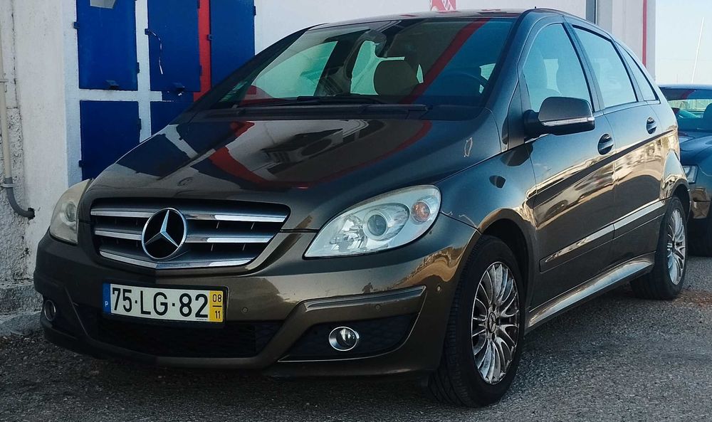 Mercedes-Benz B180