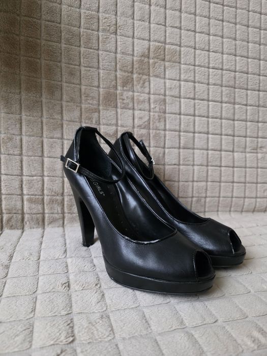 Szpilki czarne na platformie