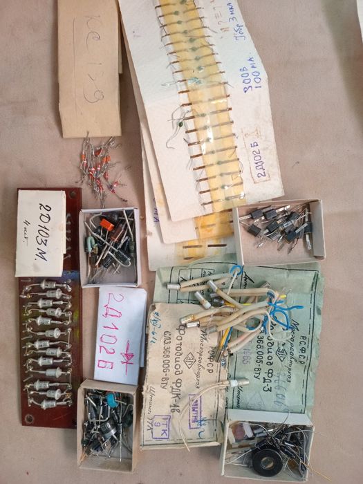 Діоди, тірістори, діністори, варікапи, стабілітрони, мости