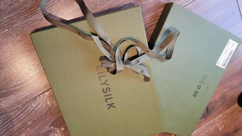 Eleganckie opakowanie na ubranie LillySilk