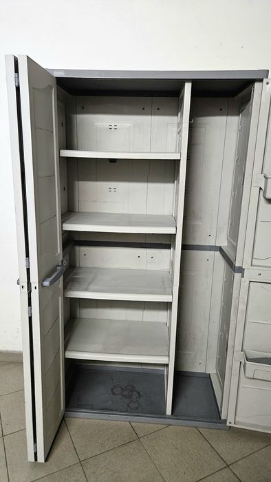 Armário em PVC alto exterior cinza 3 portas da Leroy Merlin