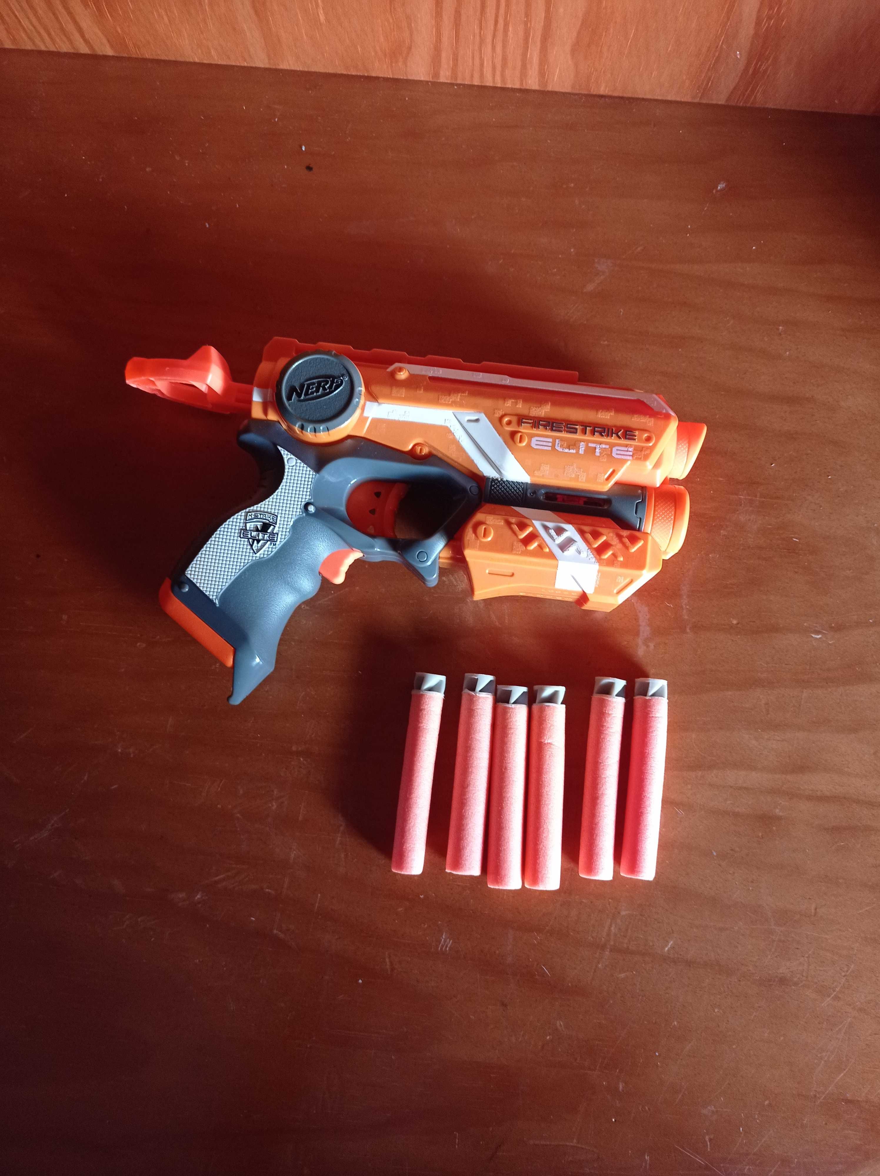 NOVO PREÇO!  NERF FIRESTRIKE Pistola de dardos com 6 dardos incluídos