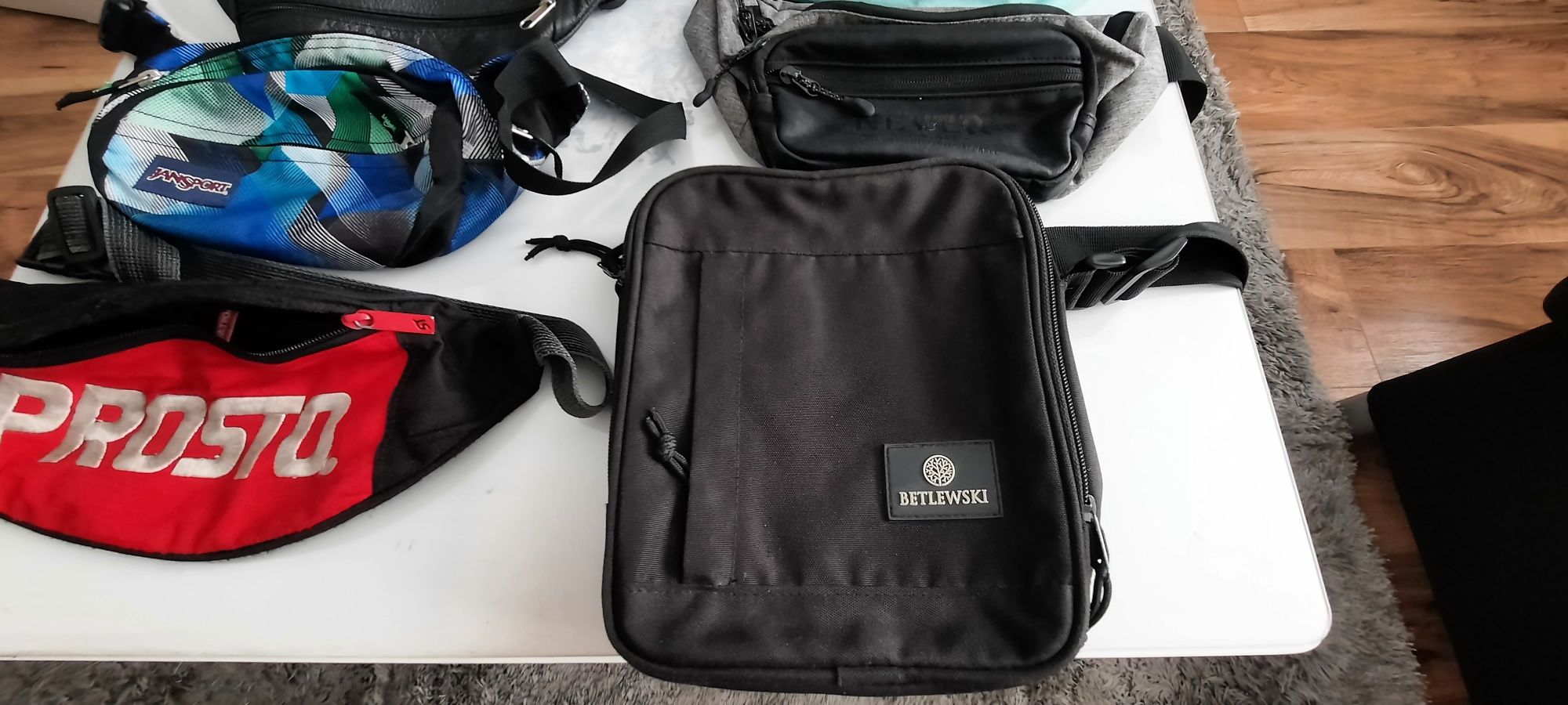 Nerki Saszetka Betlewski Prosto JanSport Reserved cena za komplet