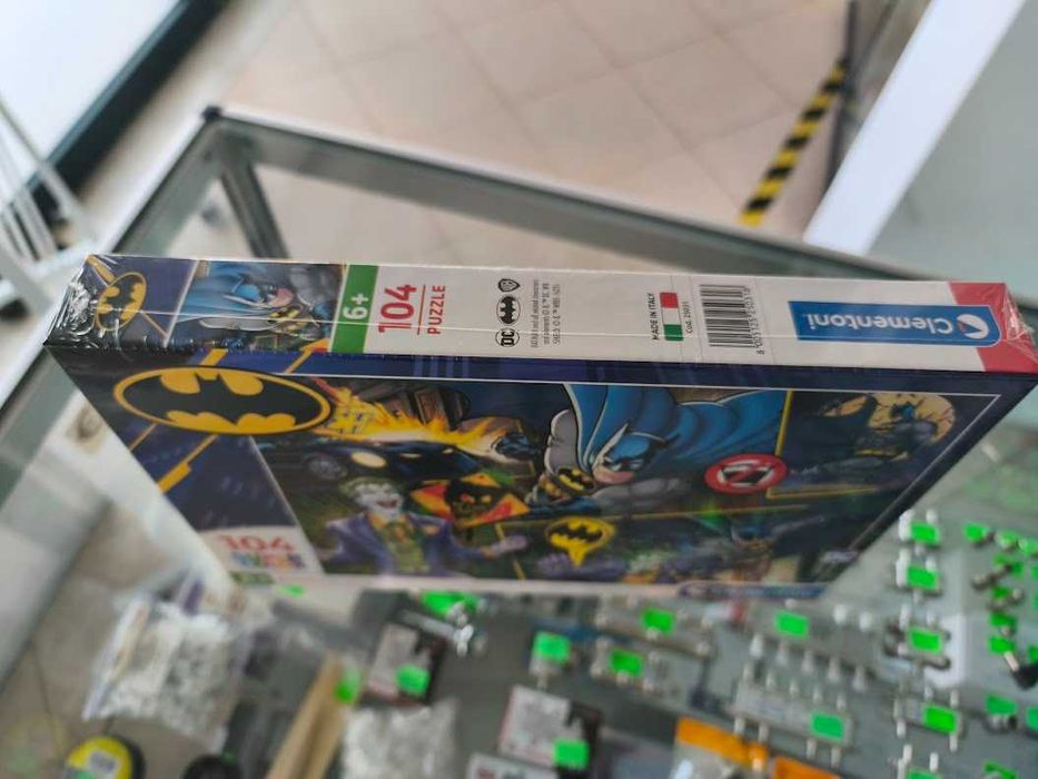 Puzzle Clementoni Batman vs Joker Super Color 38x27cm 104 peças
