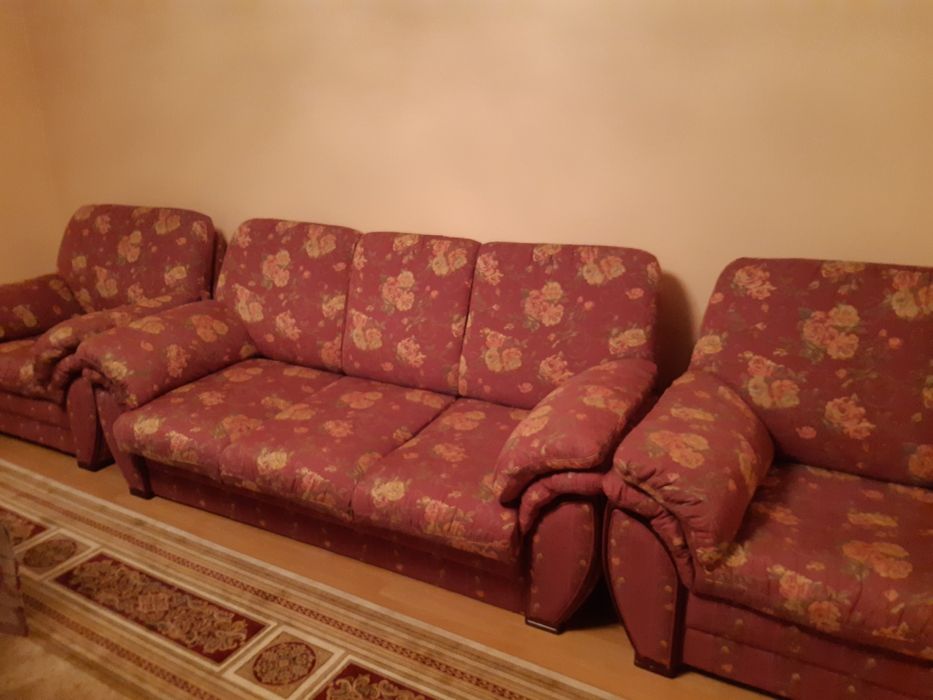 Диван з кріслами.