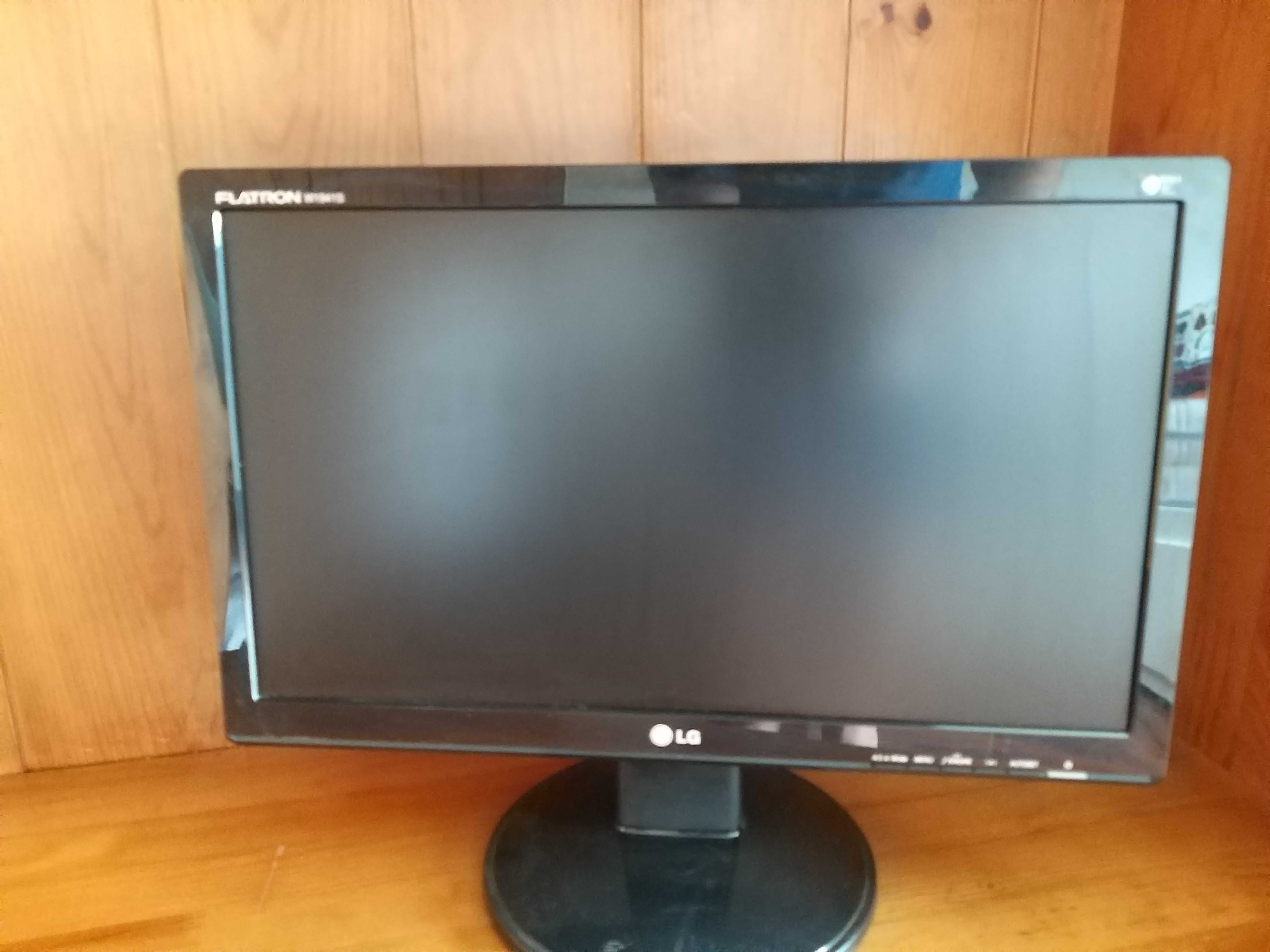 Monitor LG LCD 19" widescreen (2 unidades = 50€)