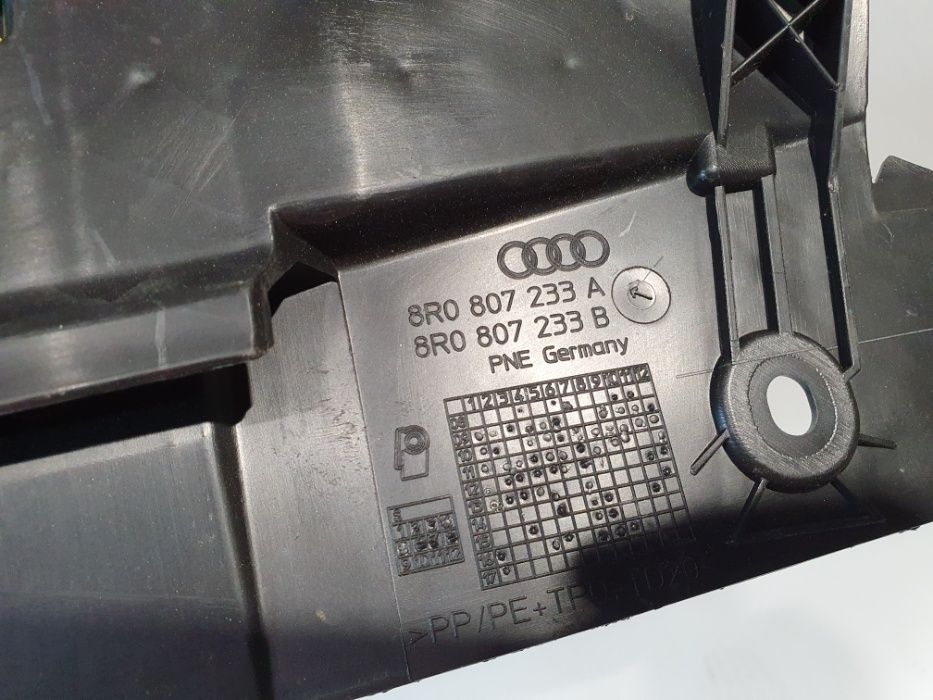 Audi Q5 8R0 listwa zderzaka.