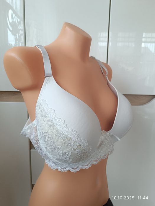 1. Stanik ecru 44/100 D