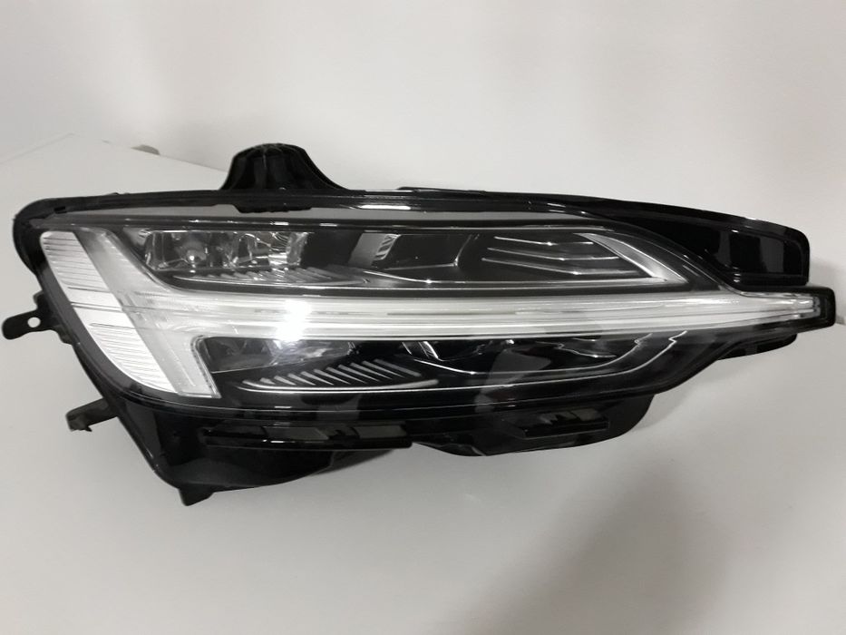 Faróis Led Volvo V60 e S60 2020