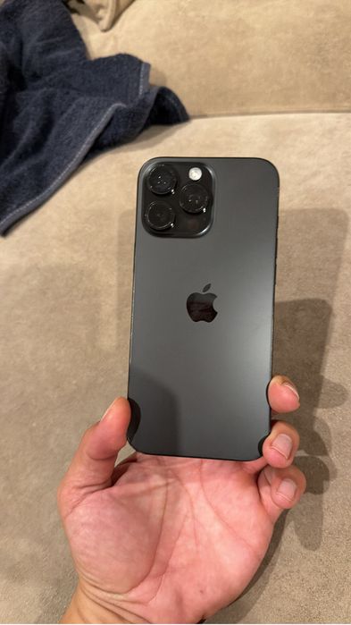 iPhone 16 pro max 256gb ( março deste ano )