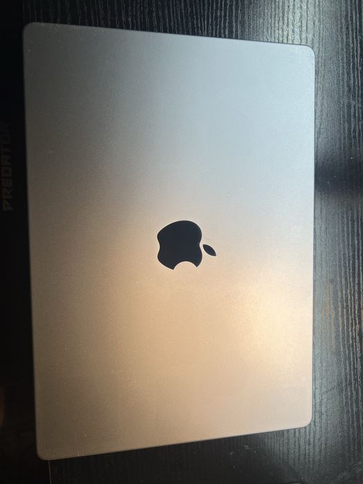 Apple macbook pro 2442 14 cali