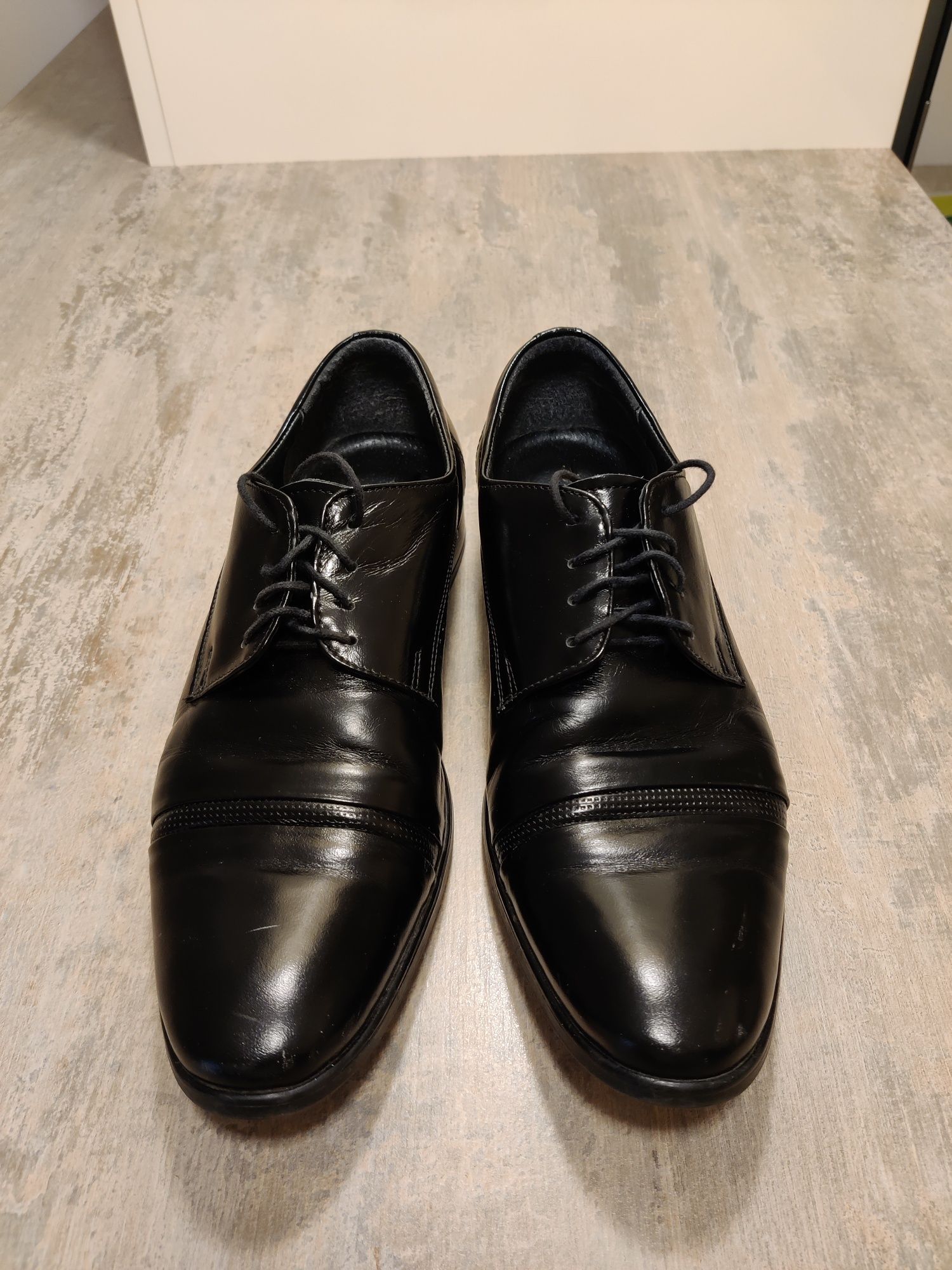 Buty pantofle eleganckie czarne do garnituru Harpers Shoes r. 40