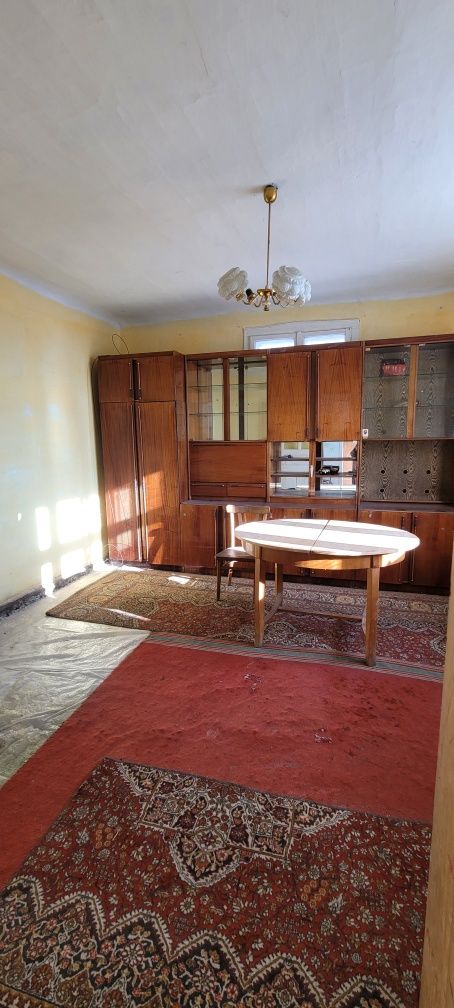 Продам земельну ділянку з будинком в с. Ямниця