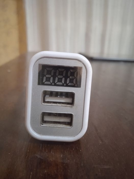USB зарядка вихід 5вольт 2А в машину