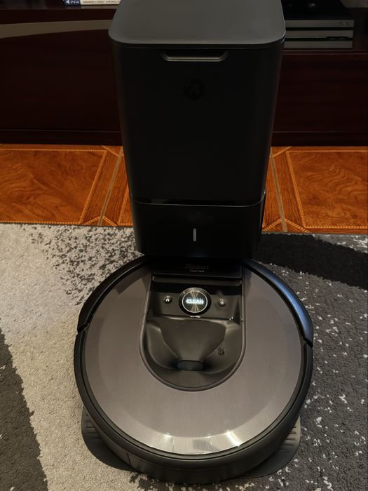 Aspirador IRobot Roomba i8+ com Estação de Autolimpeza