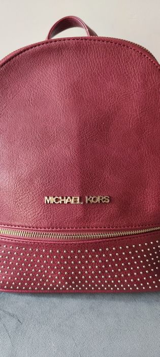 plecak Michael Kors
w środku kieszonka zamykana i dwie przegródki