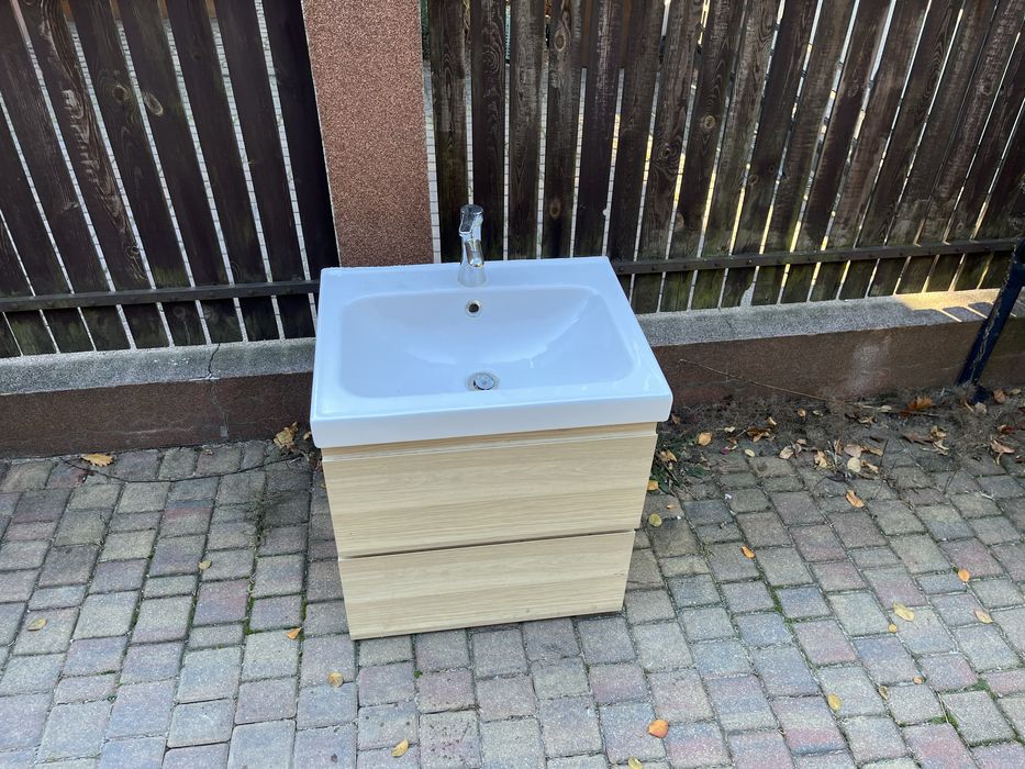 Szafka wisząca z umywalką Ikea