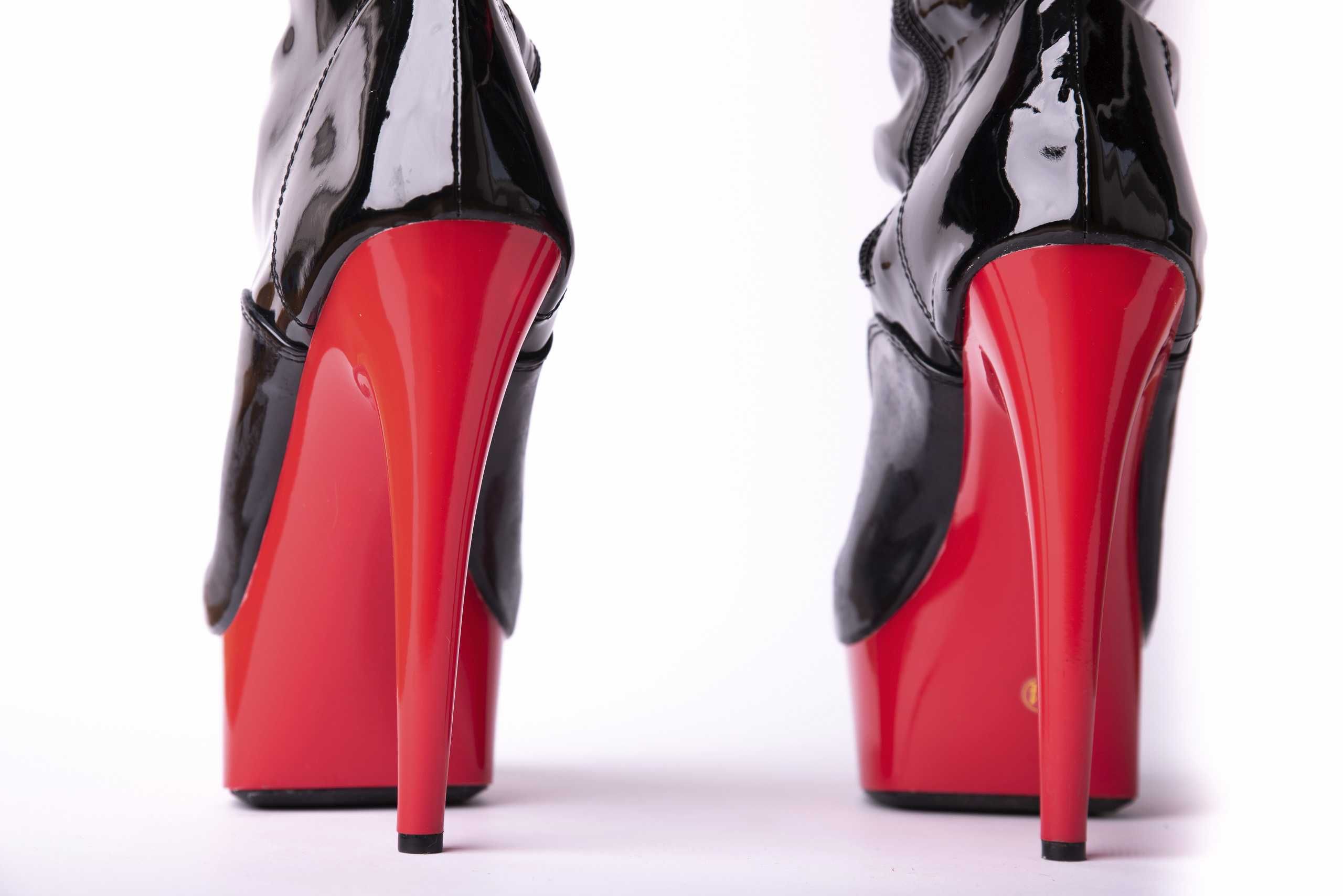 Buty kozaki czerwone czarne erotyczne wiązane błyszczące platformy 44