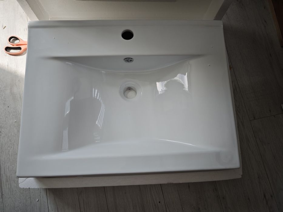 Nowa umywalka nablatowa-wpuszczana 60x46