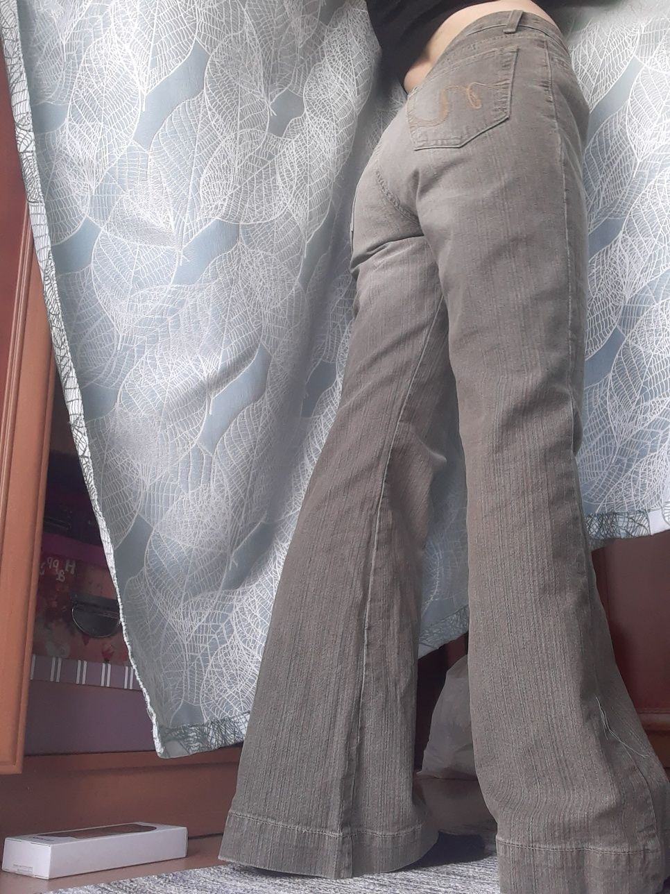 Spodnie z szeroką nogawka i spraniem vintage