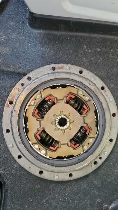 Демпфер Toyota Prius V 12-17