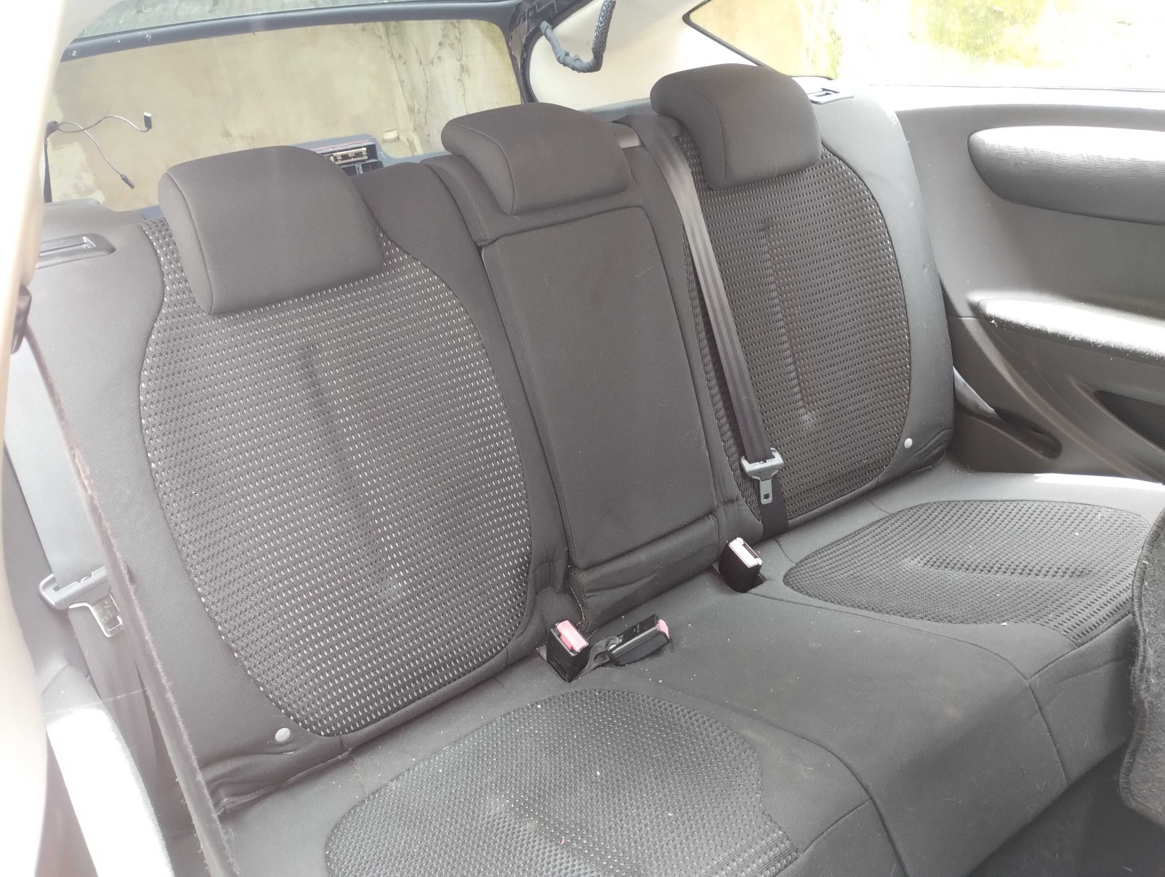 Citroen C4 coupé preto