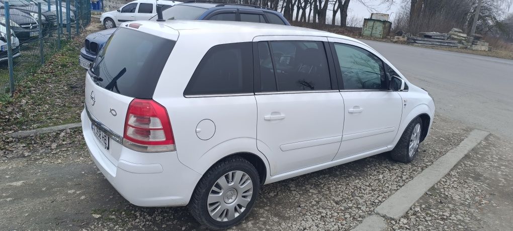 Продам opel zafira 2010 рік 1.7 дизель.