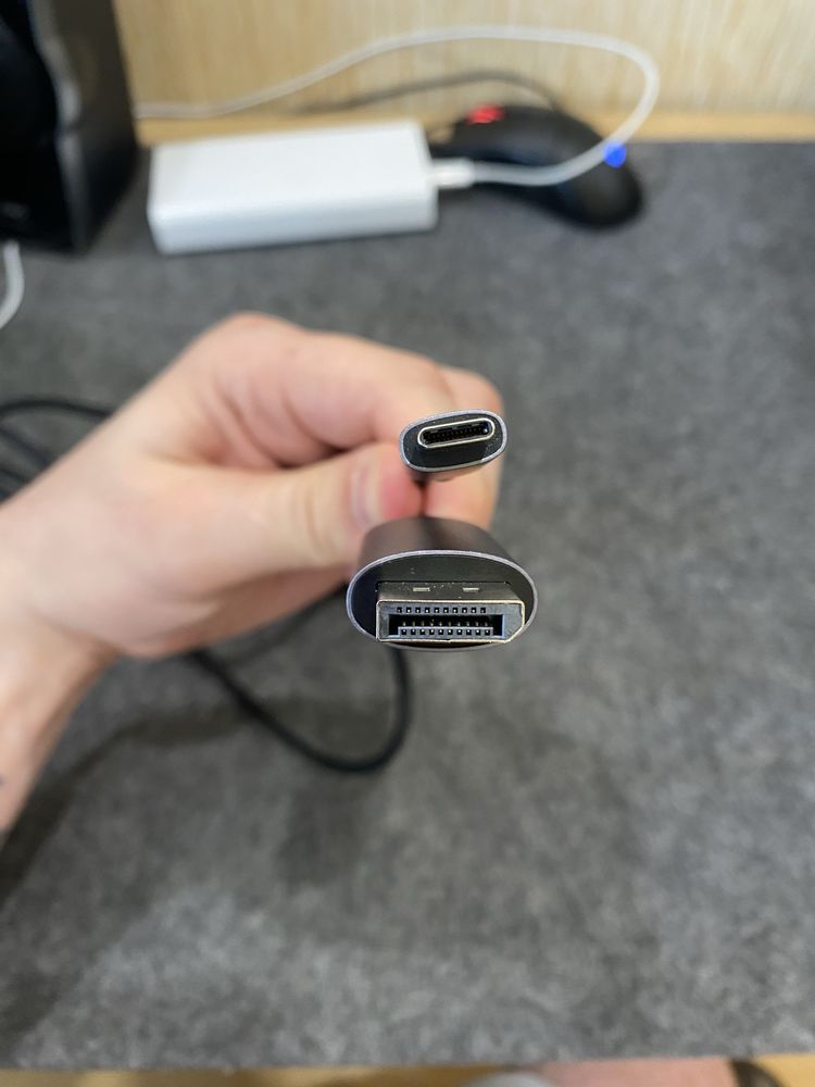 Кабель Ugreen CM556 USB-C to DisplayPort 8K