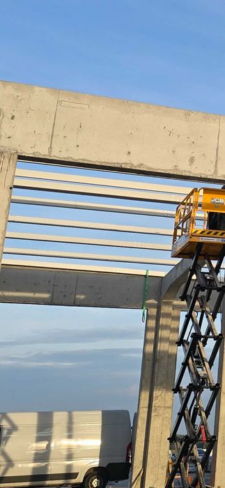 Wykonawstwo i montaż konstrukcji hal, pokrycia dachowe z płyt.