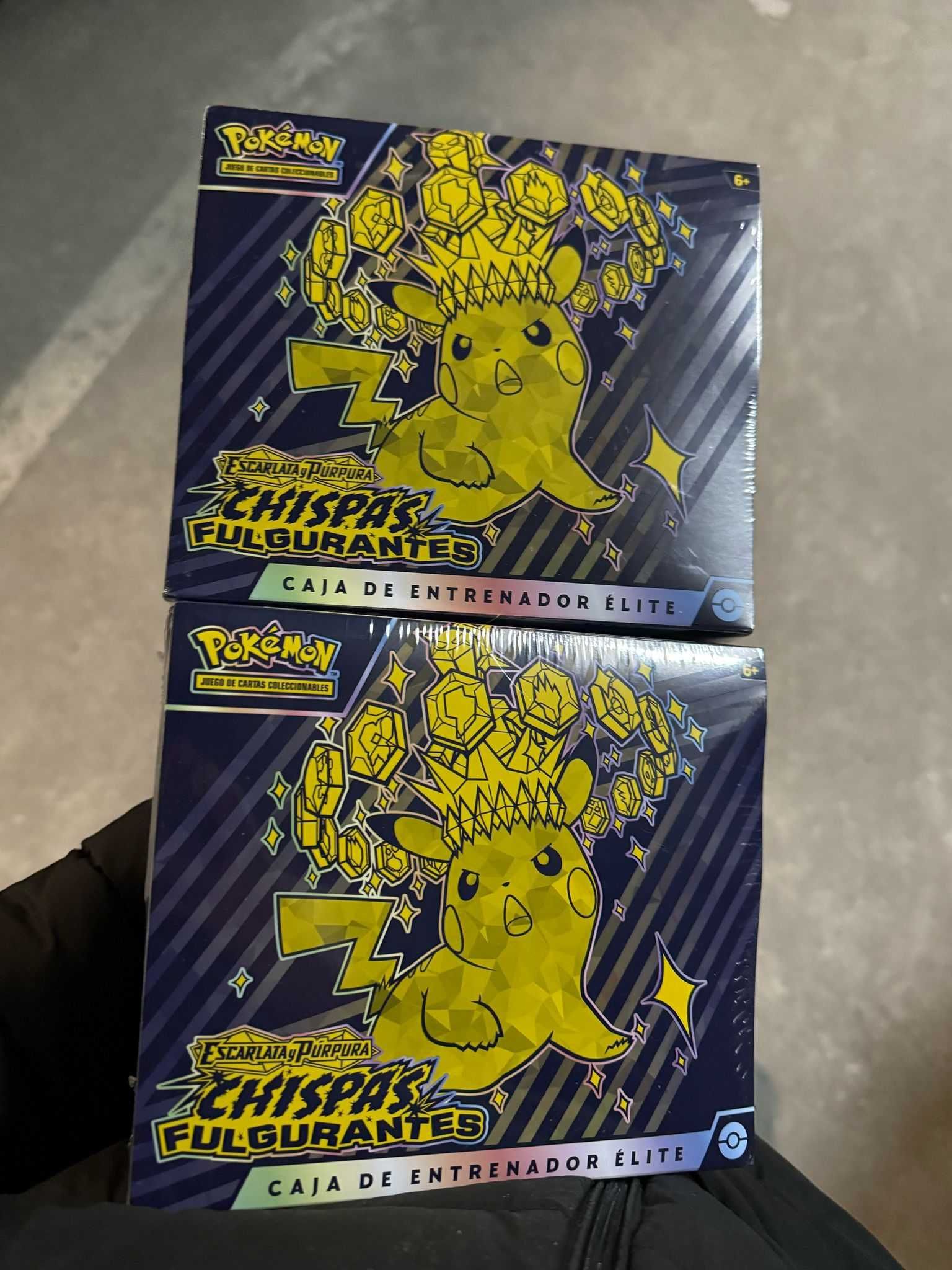 Surging Sparks Elite Trainer Box - ETB (ESPANHOL)