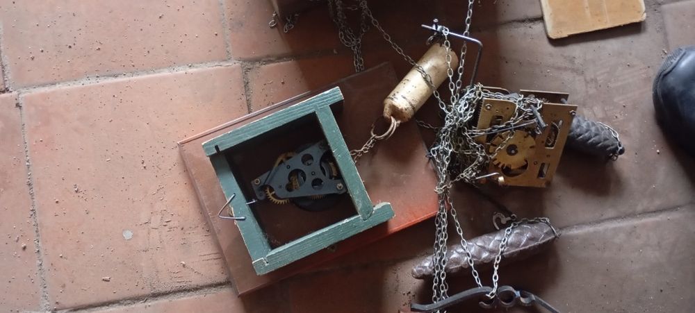 Продам настенные часы под восстановление