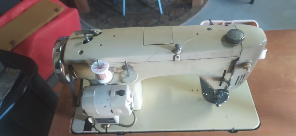 Maquina de costura ideal eletrica