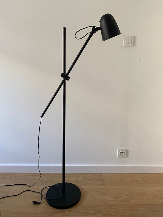 Lampa podłogowa czarna
