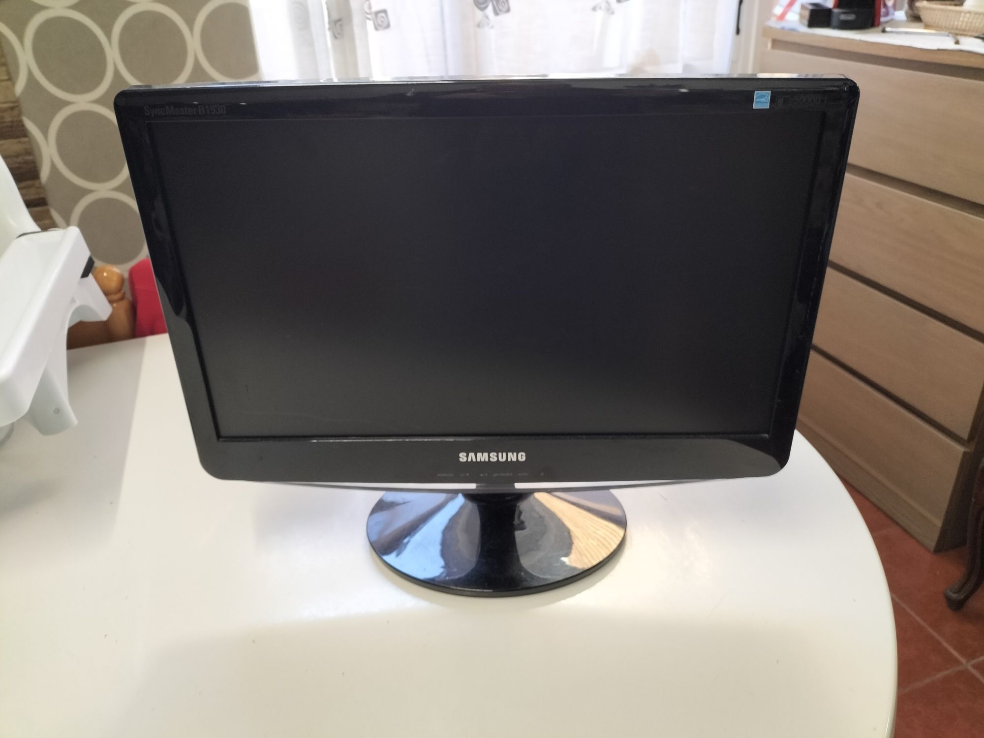 Computador portátil + monitor